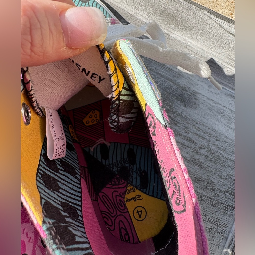 Disney Nightmare Before Christmas NWT Ground Up Girl’s High Top Sneakers Size 4 - Picture 6 of 10